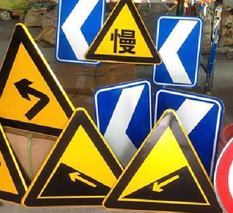 泗县标识标牌中颜色的确定是很重要的。